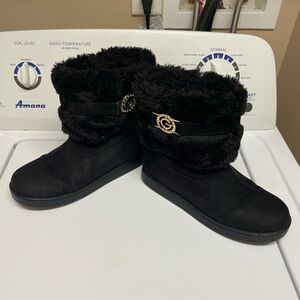 Size 8 faux fur black guess winter boots